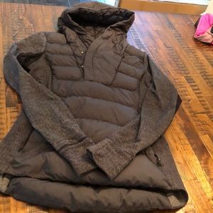 Lululemon. Fluffy/Rulu Pullover. Size 4/6.